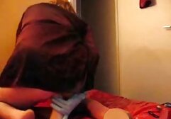 男は窓からあなたの部屋に忍び寄り、彼の両親がトークショーを見ている間、彼は彼女の猫を舐めてハードファックしようとしていました えっち 女性 向け